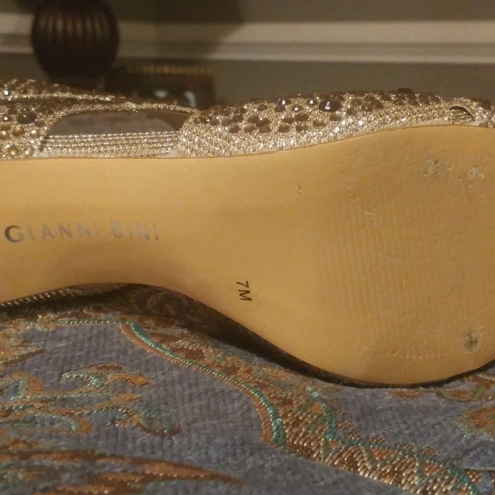 Gianni Bini, size 7M, beautiful true golden beaded, back zip heels. Excellent. - Picture 8 of 11